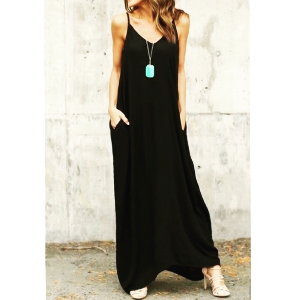 ✨LAST ONE ✨Black loose fit pocket tank maxi dress - Picture 3 of 7